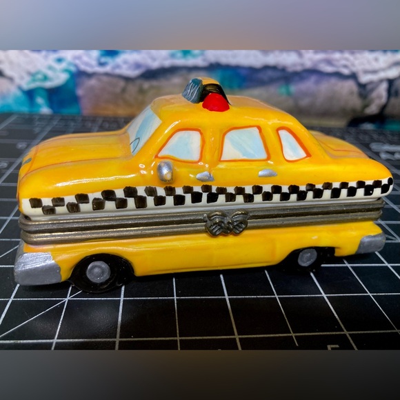 RARE Vintage Yellow Taxi Cab Limoges Style Hinged Trinket Box - Picture 9 of 15